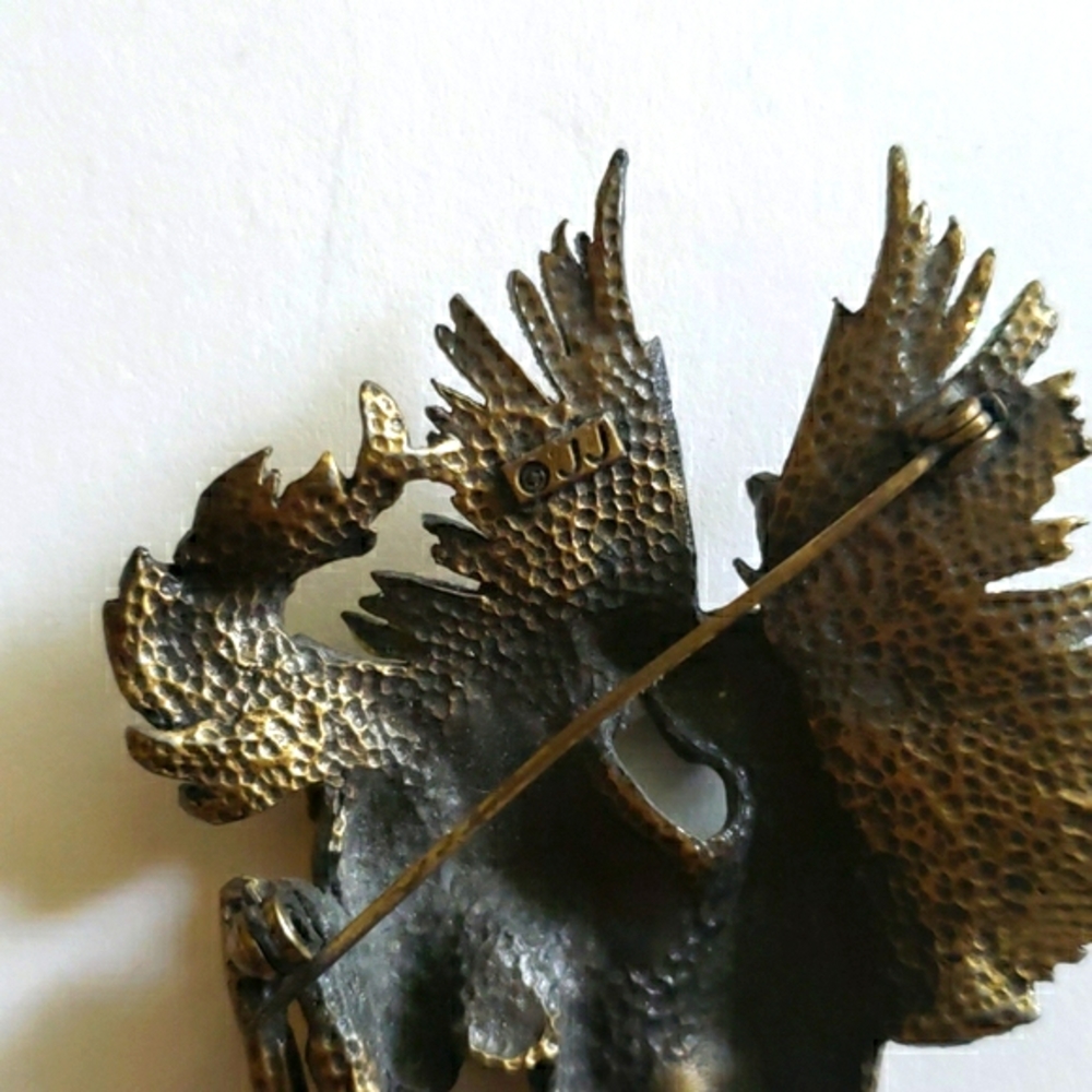 Vintage JJ brass Pegasus brooch - Picture 7 of 7